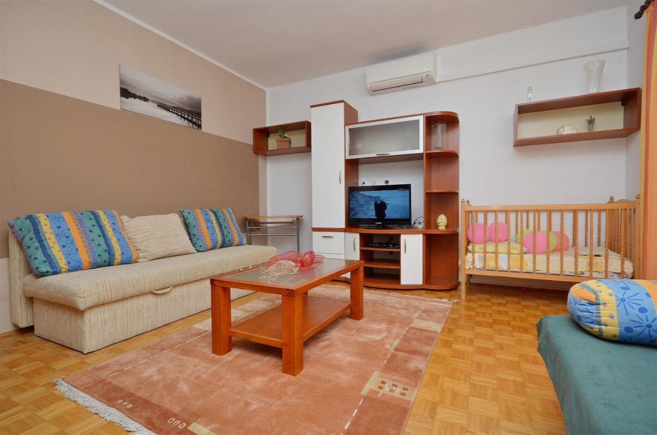 Apartment And Room Ivica Vodice Exterior photo