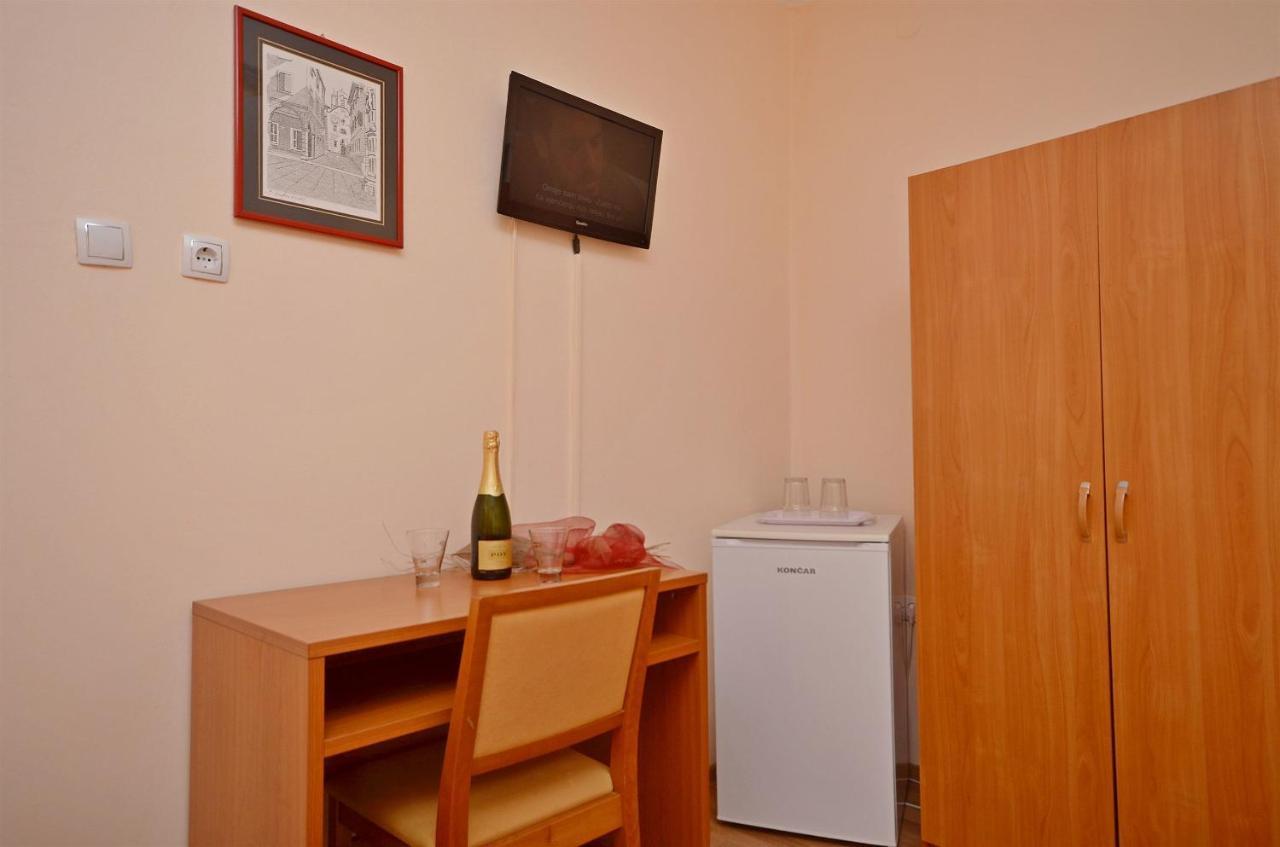 Apartment And Room Ivica Vodice Exterior photo