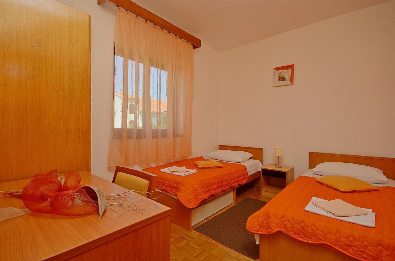Apartment And Room Ivica Vodice Exterior photo