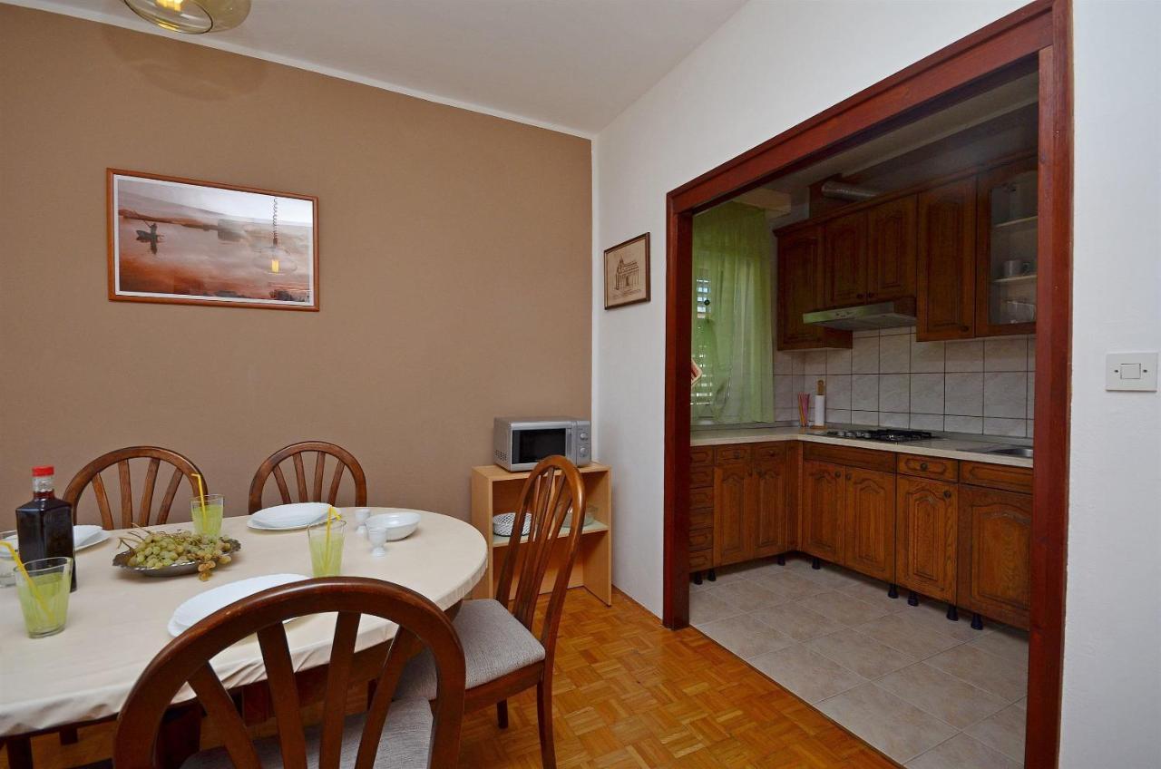 Apartment And Room Ivica Vodice Exterior photo
