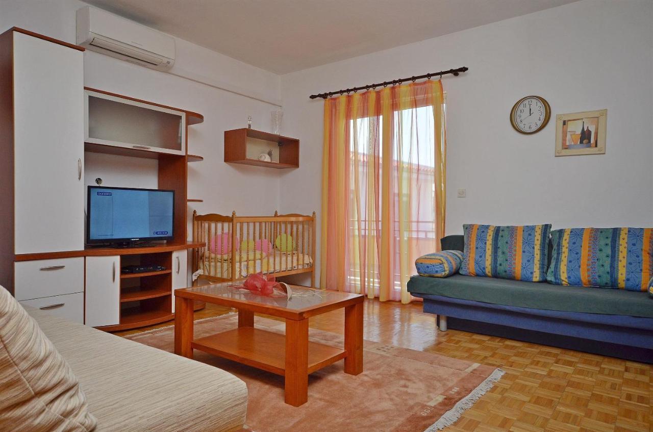 Apartment And Room Ivica Vodice Exterior photo