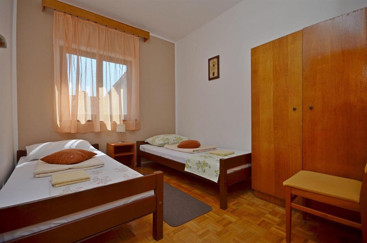 Apartment And Room Ivica Vodice Exterior photo