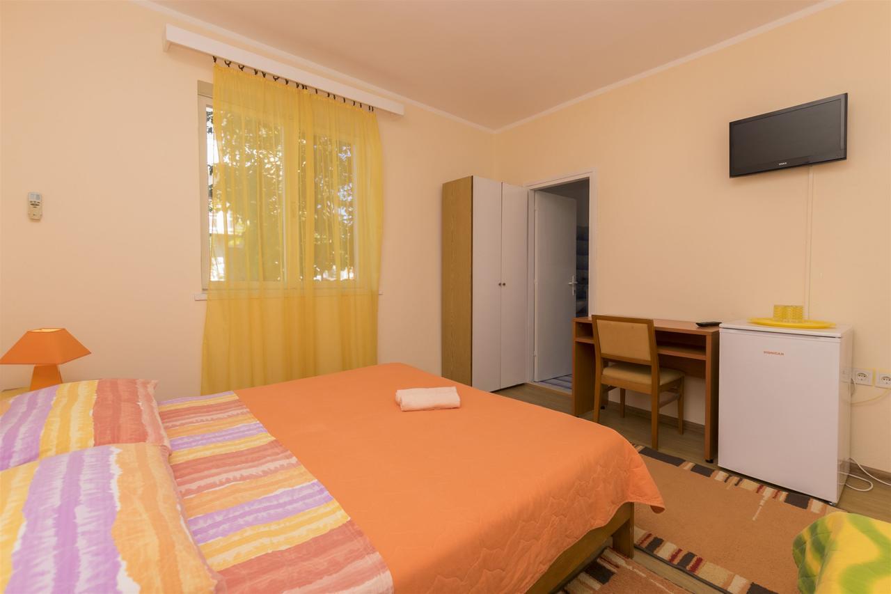 Apartment And Room Ivica Vodice Exterior photo