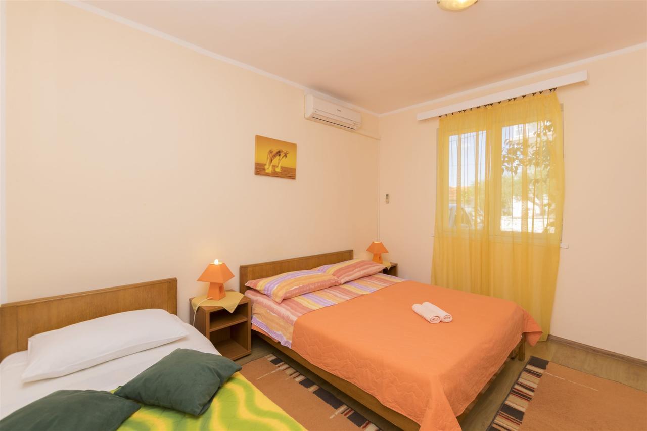 Apartment And Room Ivica Vodice Exterior photo