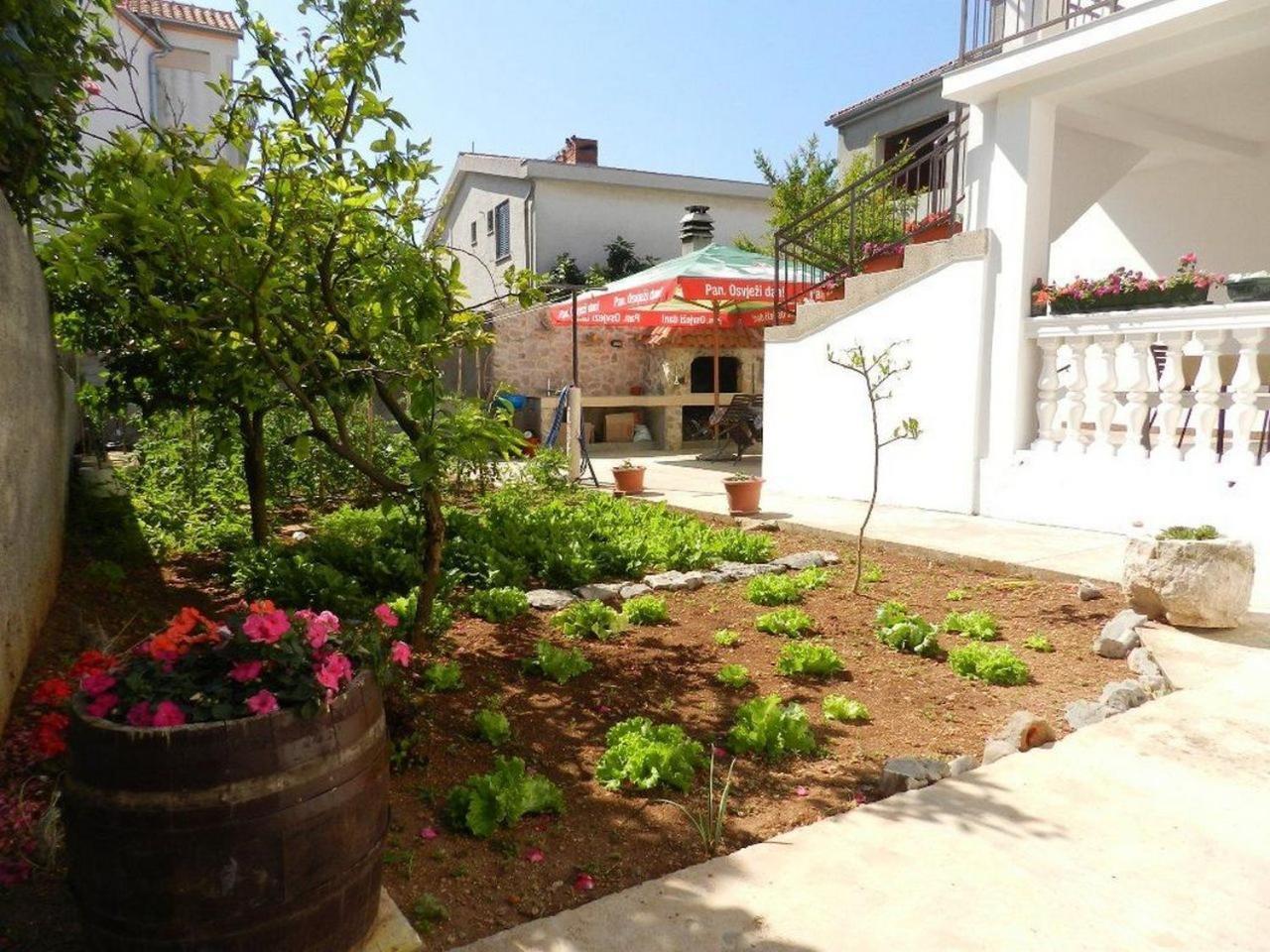 Apartment And Room Ivica Vodice Exterior photo